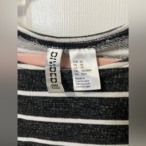 Women’s Divided French Terry Top Size XS - Lightweight Sweatshirt Type - Picture 4 of 5